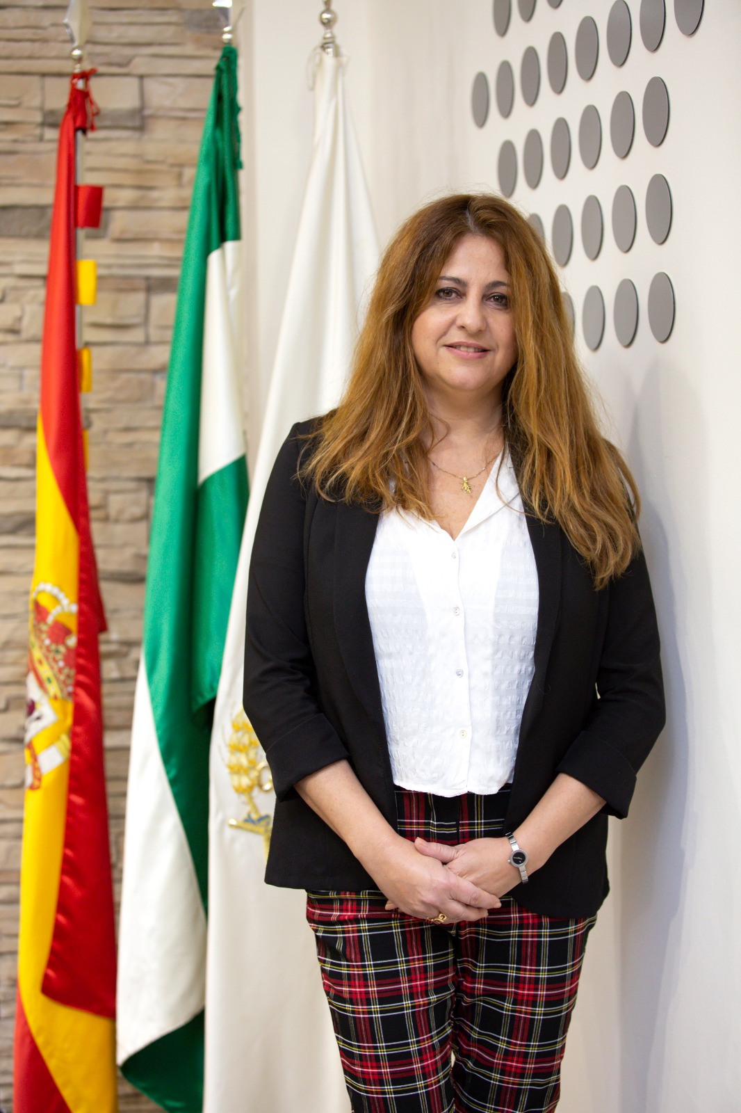 Dña. Marisa Mandly