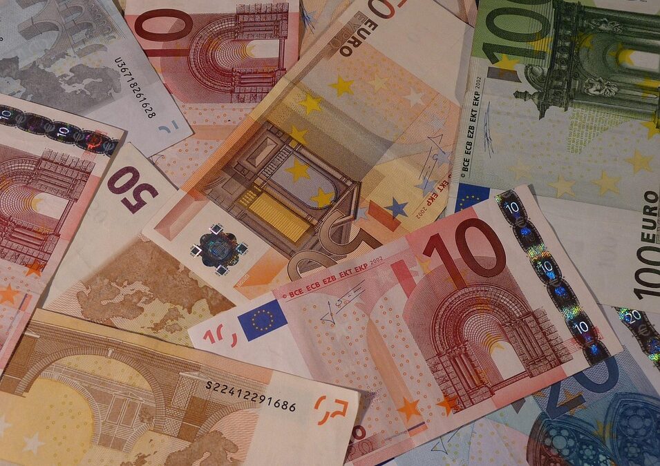Las comunidades de propietarios deben presentar el modelo 347 antes del 3 de marzo para evitar sanciones de hasta 20.000 euros